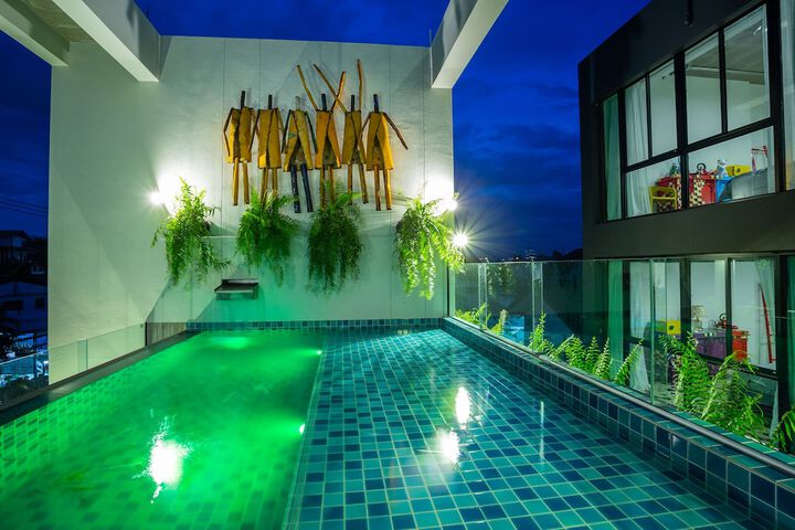 Pool 61 of 143