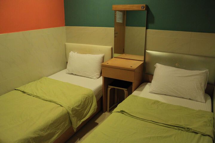 Room 9 of 42