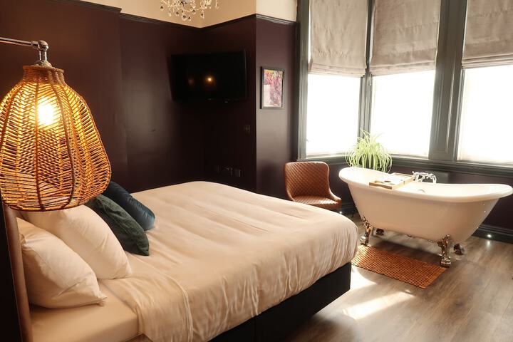 Room 10 of 41