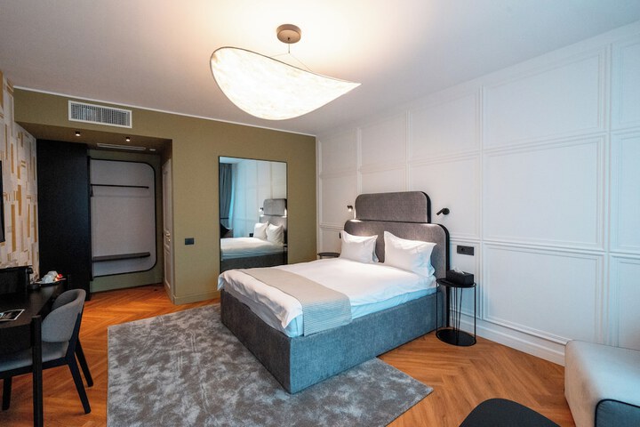 Room 37 of 87