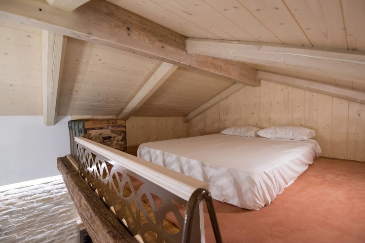 Room 4 of 11