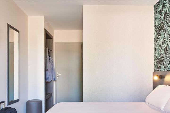 Room 19 of 80