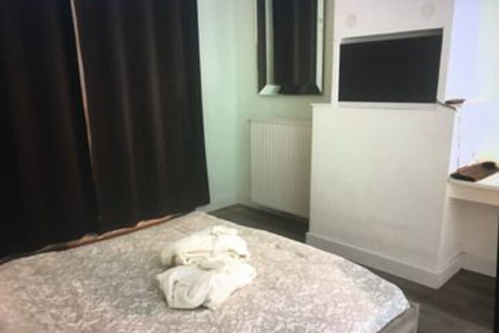 Room 11 of 20