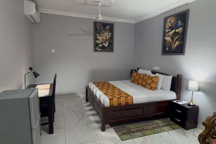 Room 4 of 10