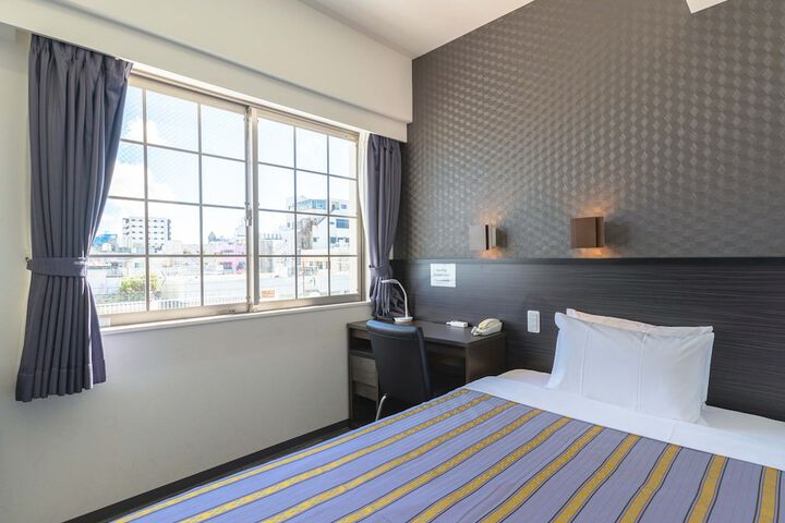 Room 9 of 39