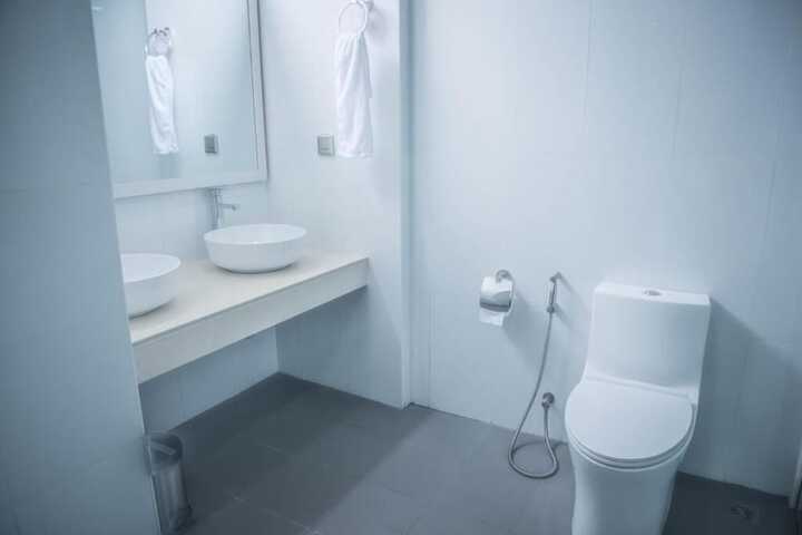 Room 9 of 25
