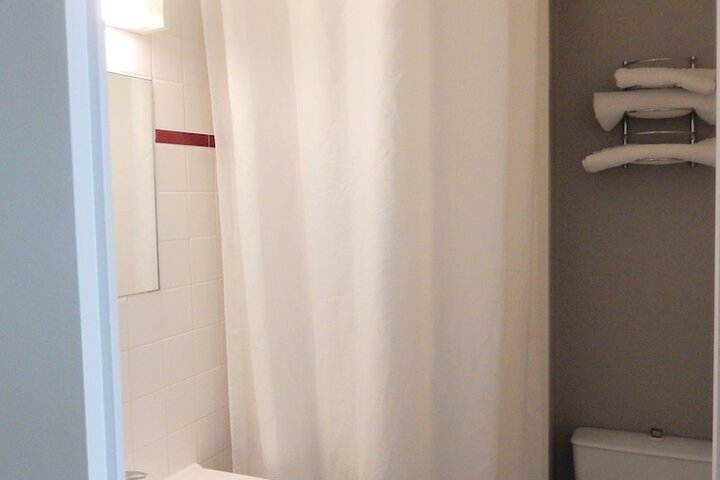 Room 33 of 56