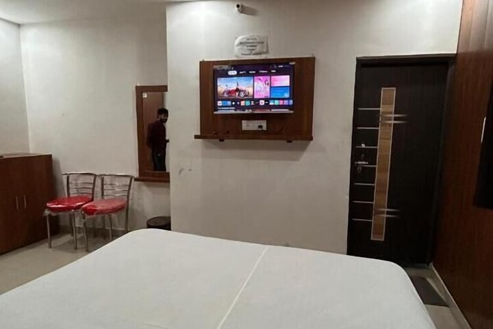Room 2 of 12
