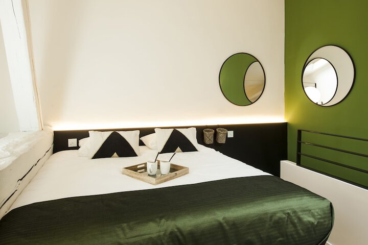 Room 40 of 780