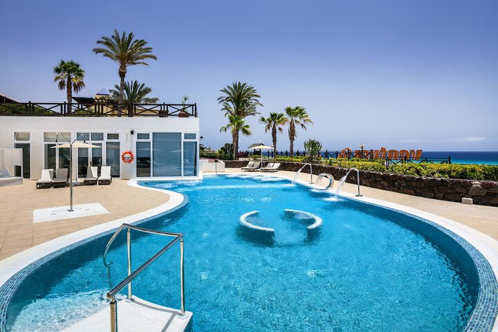 Hotel Pool
