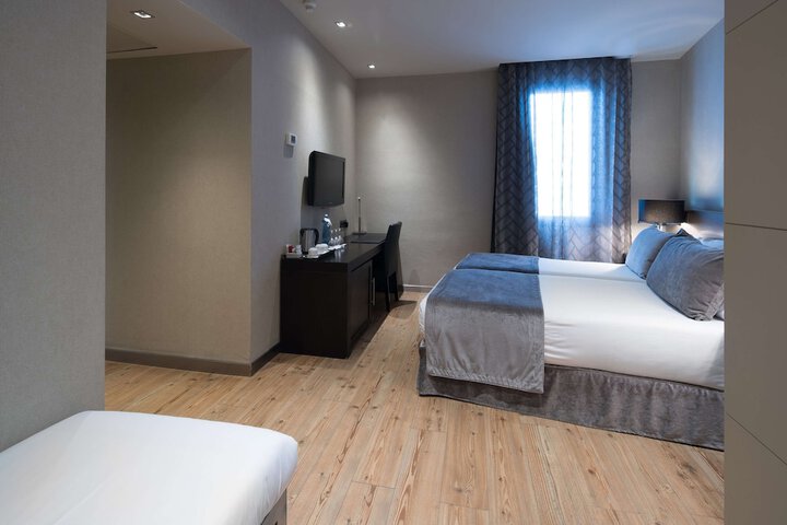 Room 10 of 65
