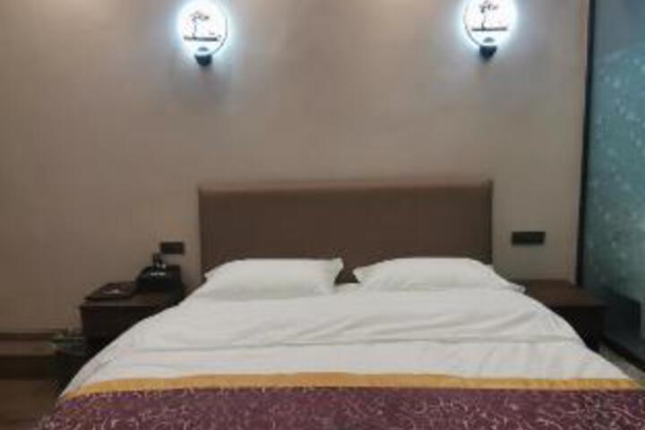 Room 13 of 15