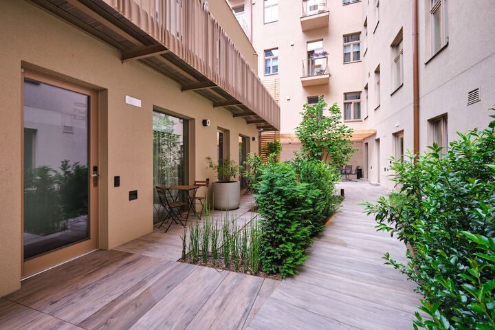 Hotel Exterior 124 of 129