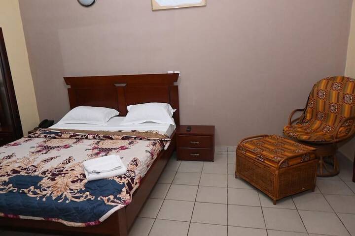 Room 10 of 24