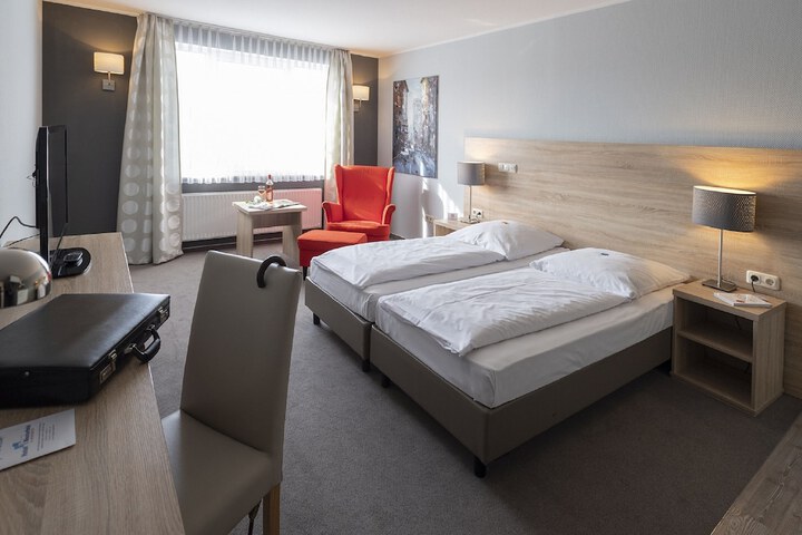 Room 8 of 36