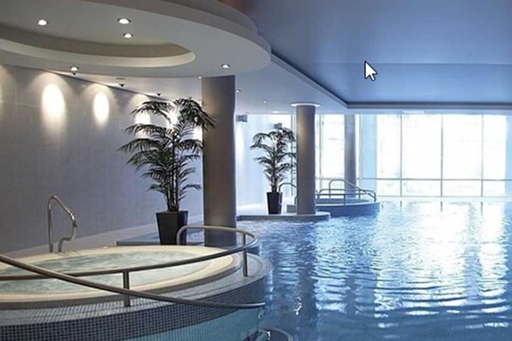 Hotel Pool