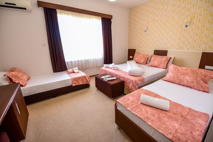 Room 13 of 34