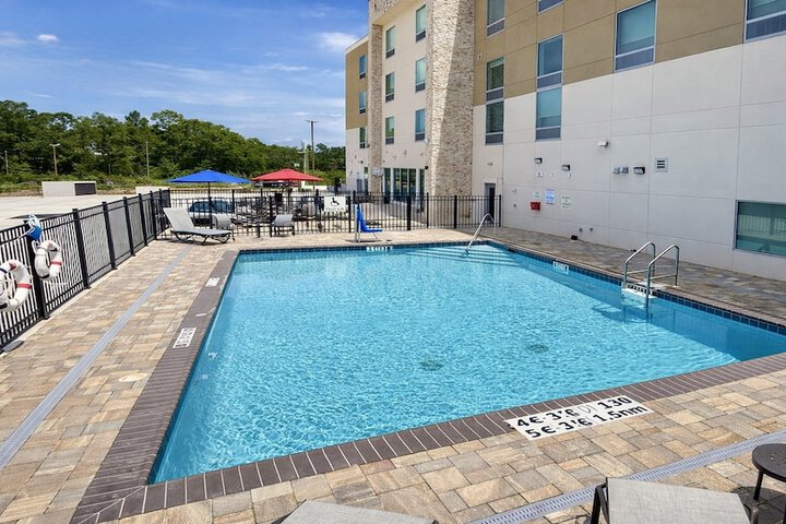 Pool 20 of 58