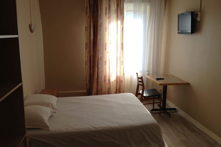 Room 2 of 16