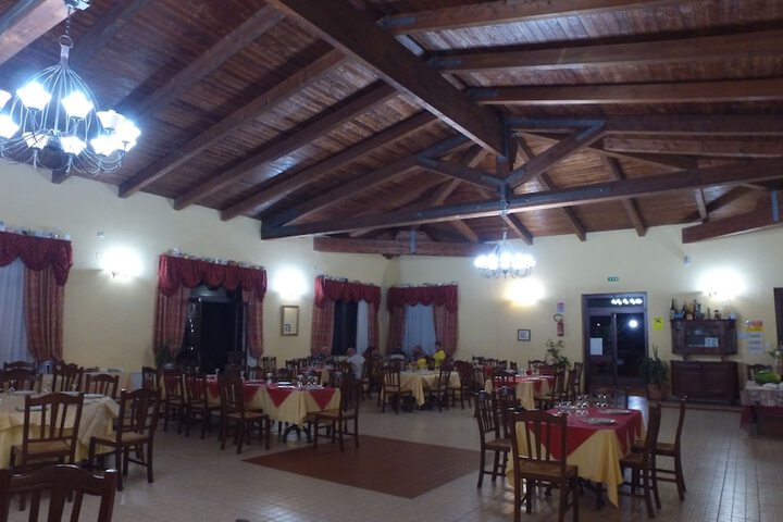 Dining 12 of 33