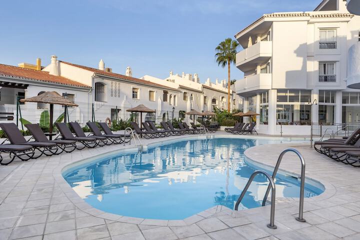 Pool Hotel
