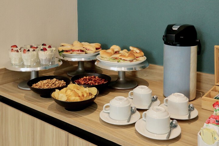 Breakfast/Coffee Service 72 of 81