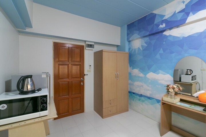 Room 8 of 21
