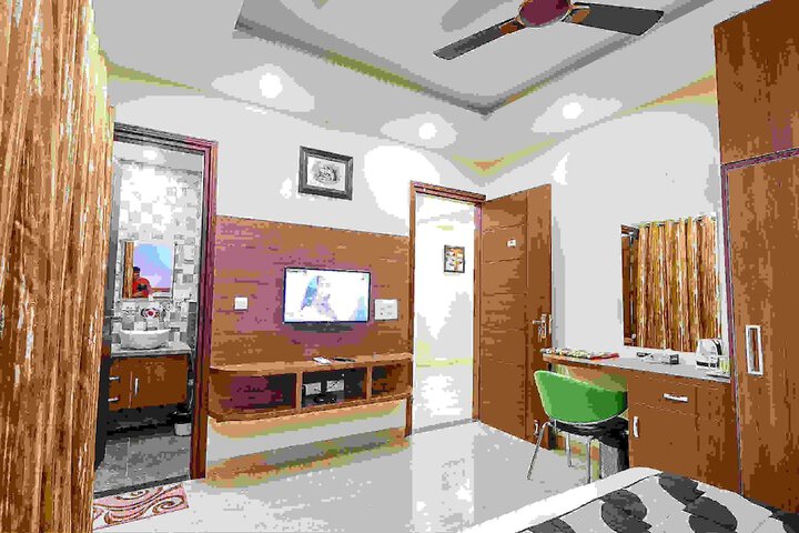 Room 28 of 34