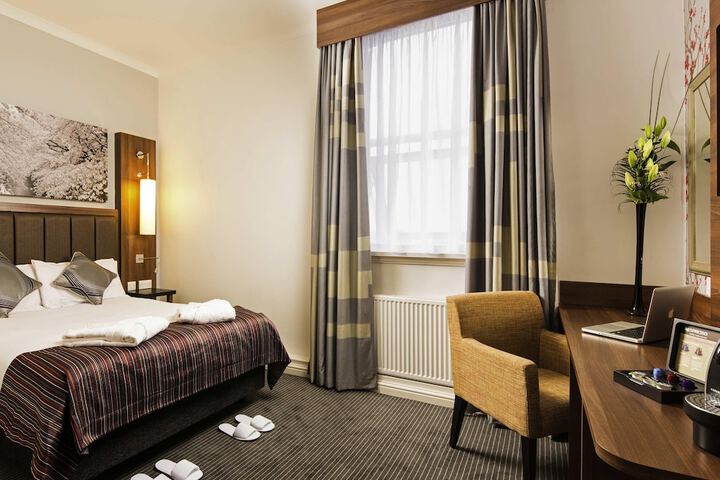 Room 10 of 36