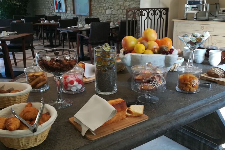 Breakfast/Coffee Service 33 of 50