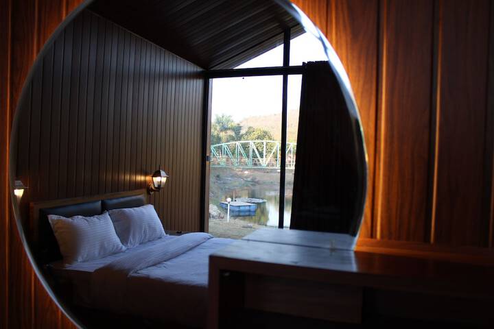 Room 35 of 102