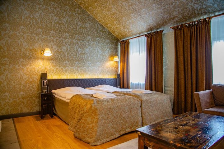 Room 3 of 48