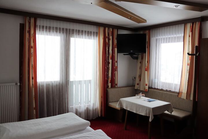 Room 13 of 67