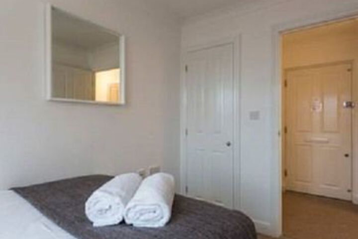 Room 6 of 37