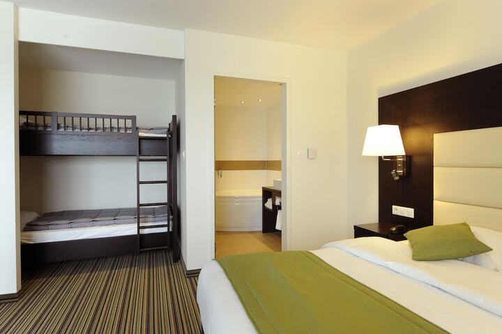 Room 9 of 70