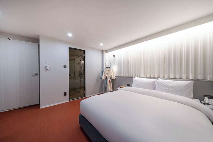Room 11 of 37