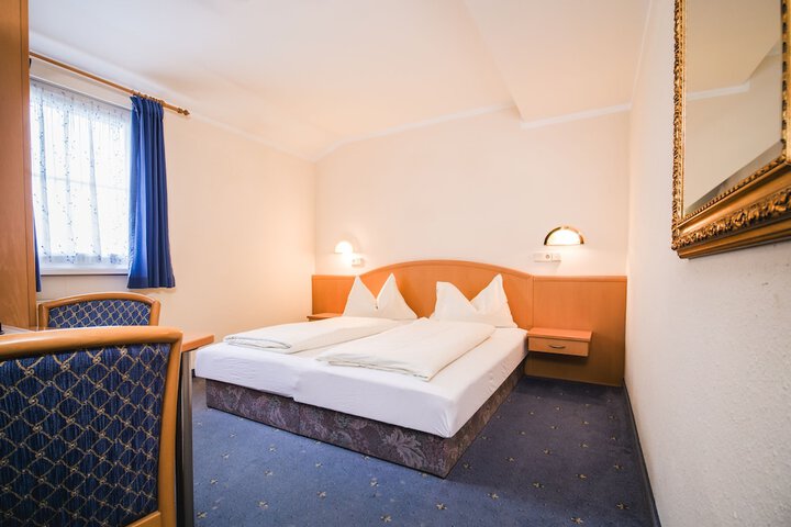 Room 16 of 26