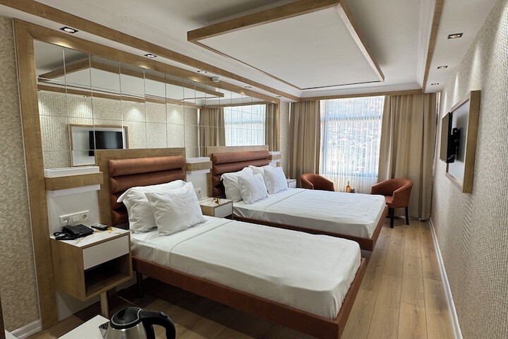 Room 8 of 33