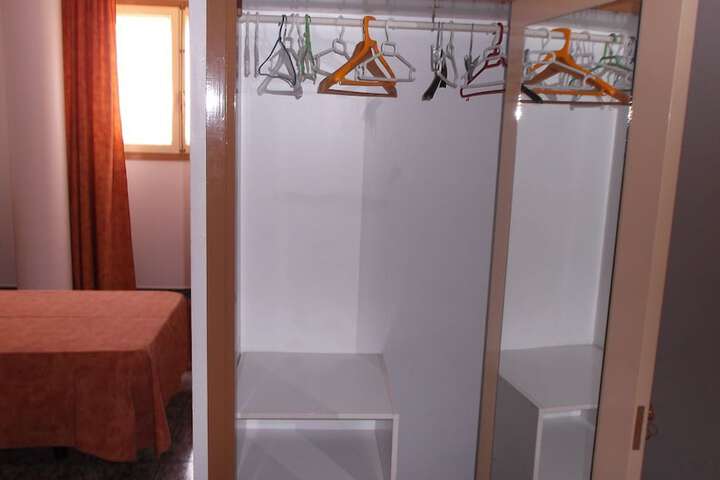 Room 4 of 31