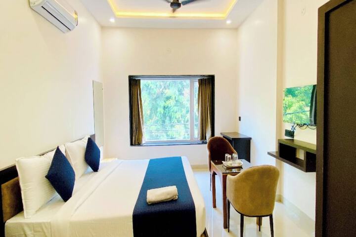 Room 9 of 36
