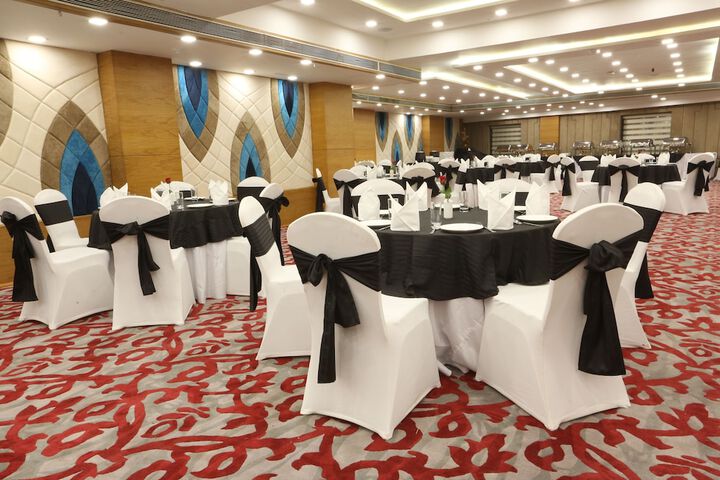 Ballroom/Hall 31 of 39
