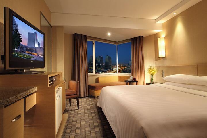 Room 18 of 37