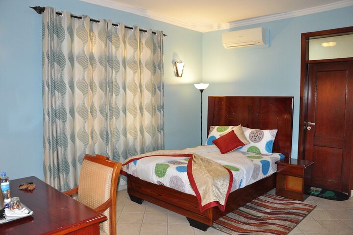 Room 10 of 42