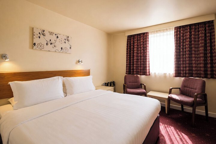 Room 16 of 40