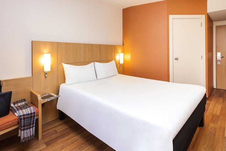 Room 16 of 65