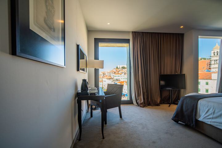 Room 22 of 50