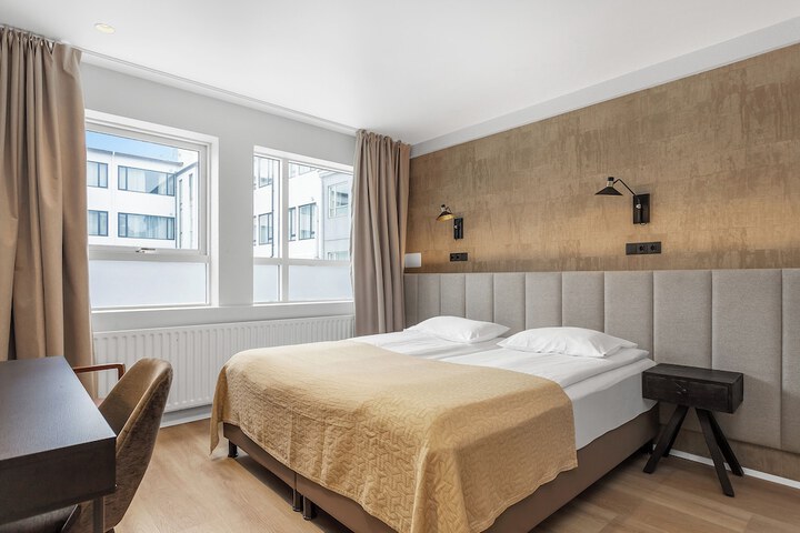Room 32 of 52