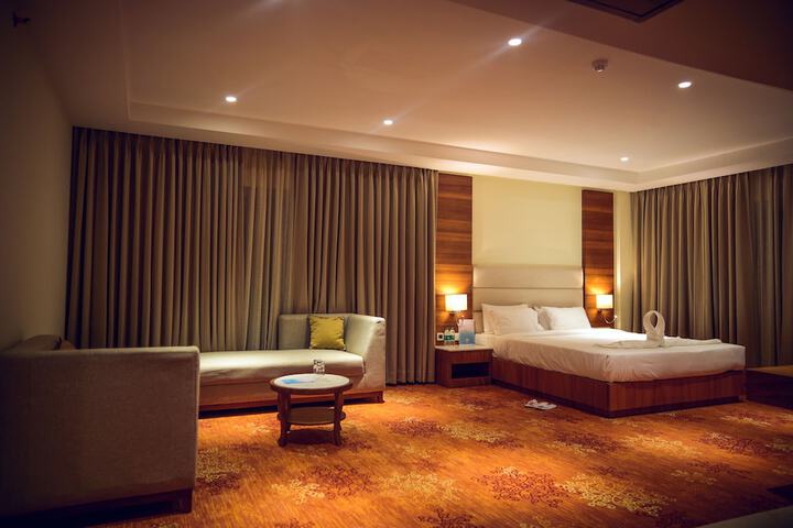 Room 4 of 72