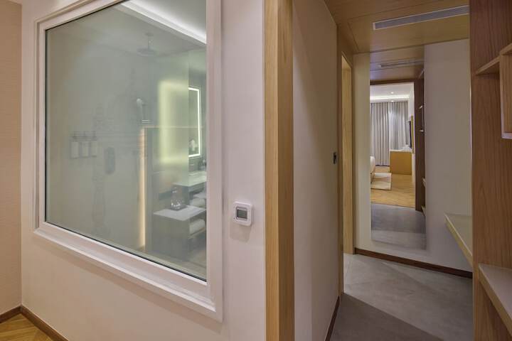 Room 11 of 34