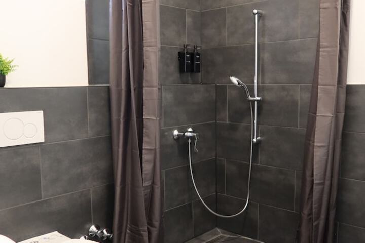 Room 13 of 22